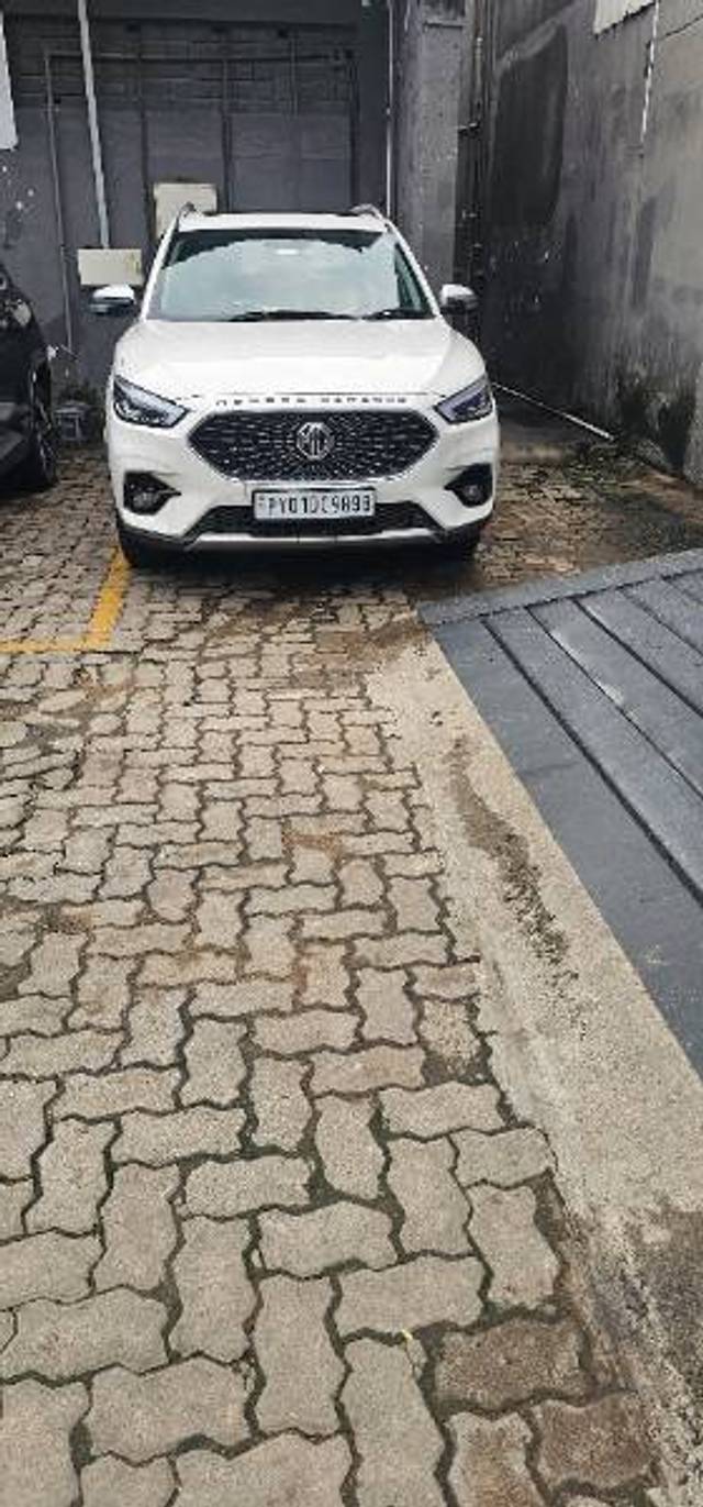 https://images10.gaadi.com/usedgaadi-sellcar/UsedCar/3e09641b-cb6a-4a84-bdc6-6f06a8d3c62b/59f44806-b93a-4271-9c99-ef105caf3482.jpg?imwidth=6401