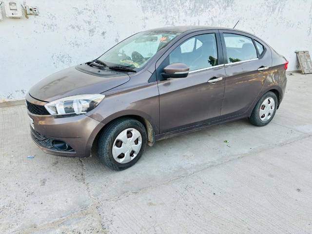 https://images10.gaadi.com/usedgaadi-sellcar/UsedCar/3e1acb19-2f29-4acf-8a29-71378e28b273/998ae3dd-95b9-46c1-98b9-cc507a4c668b.jpg?imwidth=6402