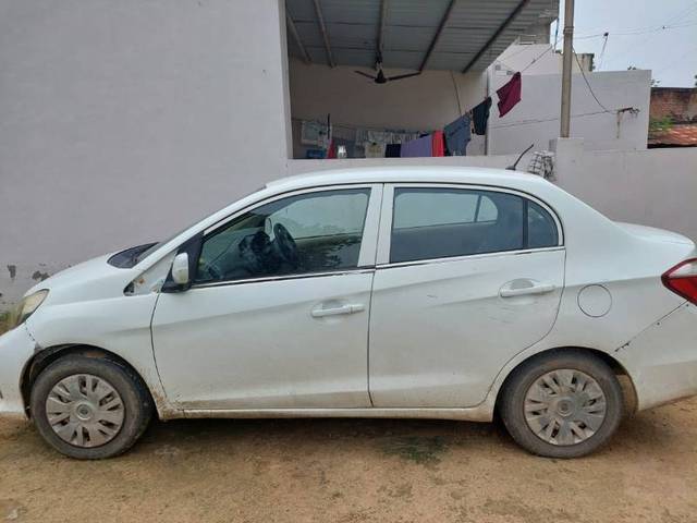 https://images10.gaadi.com/usedgaadi-sellcar/UsedCar/3e1c8110-4ffc-4432-8a9d-7351b42b28ce/732eca8b-b4d1-4a7c-b561-ab1077073225.jpg?imwidth=6402