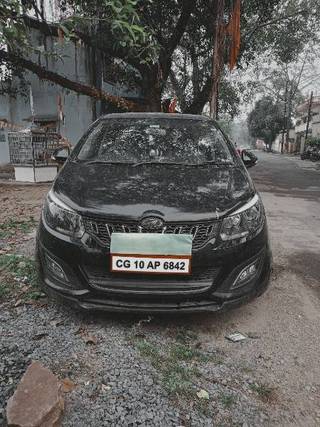 Mahindra Marazzo Mahindra Marazzo M8