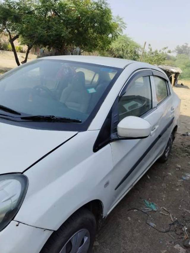 https://images10.gaadi.com/usedgaadi-sellcar/UsedCar/3e5f8094-f6cf-4f62-beb6-b3173b8290cd/9ff4fd36-cd8c-4d1c-98cb-421a83b9d29b.jpg?imwidth=6400