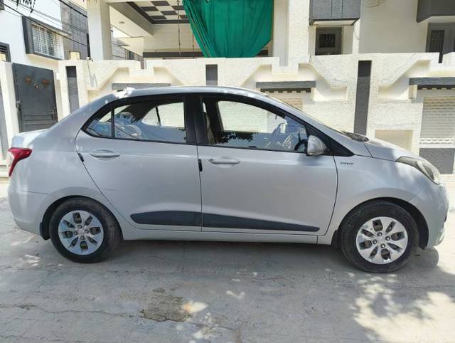 https://images10.gaadi.com/usedgaadi-sellcar/UsedCar/3e7a7a7c-db7c-468e-9701-95e7bead2644/f3e4e44f-d6e2-4e67-b799-d7b5a0bb5518.jpg?imwidth=6401