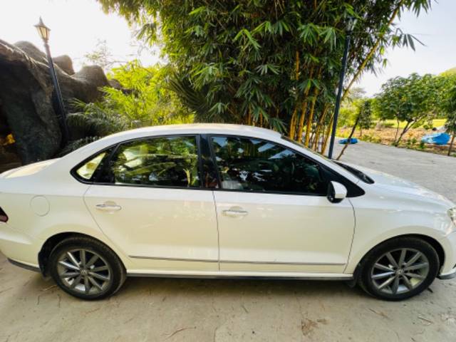 https://images10.gaadi.com/usedgaadi-sellcar/UsedCar/3e87f980-ca87-4d97-a935-65bfbcbb15c0/cf21edf3-c70b-49ac-b364-41e643f5d8a6.jpeg?imwidth=6401