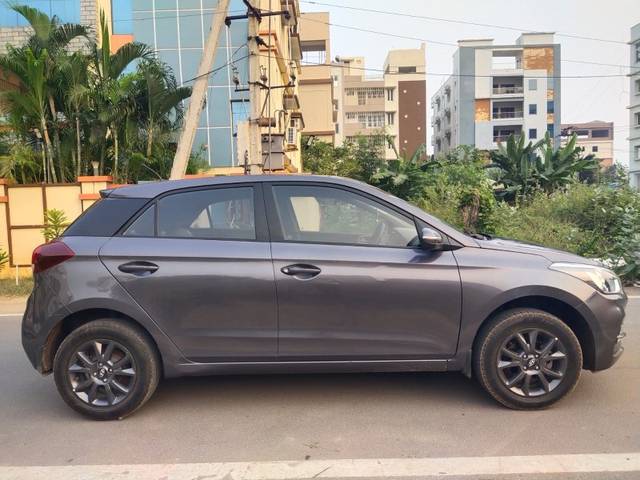 https://images10.gaadi.com/usedgaadi-sellcar/UsedCar/3f30bb90-29d1-4e33-b55f-a923a2b8b173/4a121fbb-aaef-4713-9e28-cb81ae51f38f.jpg?imwidth=6401