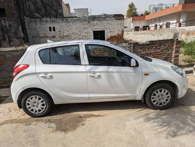 https://images10.gaadi.com/usedgaadi-sellcar/UsedCar/3f319200-3582-4806-b900-aff55f17b68b/e7f341c7-cf83-4658-ae39-0429a1647ccd.jpg?imwidth=6400