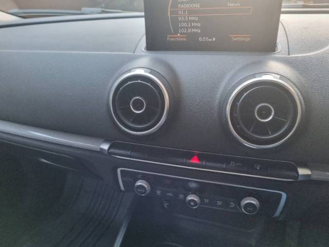 https://images10.gaadi.com/usedgaadi-sellcar/UsedCar/3f63985a-4318-4f6c-bd42-1df64e6f6447/a06d60a7-03e7-4fdb-add2-40baae6644e5.jpg?imwidth=6402