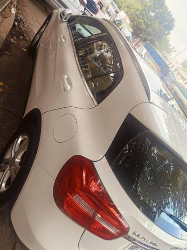 https://images10.gaadi.com/usedgaadi-sellcar/UsedCar/3f709eb4-ce99-4979-be29-35f2ebaff64a/aa9d3dcd-c921-4dbe-bdcd-12687d908627.jpg?imwidth=6402