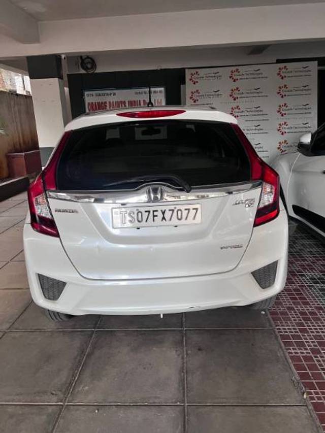 https://images10.gaadi.com/usedgaadi-sellcar/UsedCar/3fb1c5f3-d207-42dd-b349-1a4ff4c29135/ed4d5dd4-efaa-4152-812b-1858230fddfc.jpg?imwidth=6401