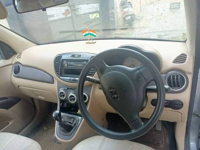 https://images10.gaadi.com/usedgaadi-sellcar/UsedCar/40078cf1-0699-411f-9880-65024685dda5/22d74cae-020d-4564-a4df-47cd160f46c6.jpg?imwidth=6401