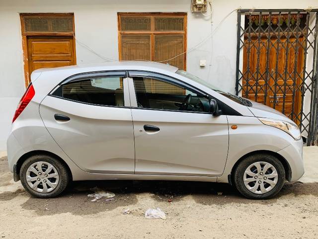 https://images10.gaadi.com/usedgaadi-sellcar/UsedCar/401ab838-b722-4c76-a4fd-1ca77c0de5c8/19239eaa-56cc-4449-863b-83a7a0774885.jpeg?imwidth=6401