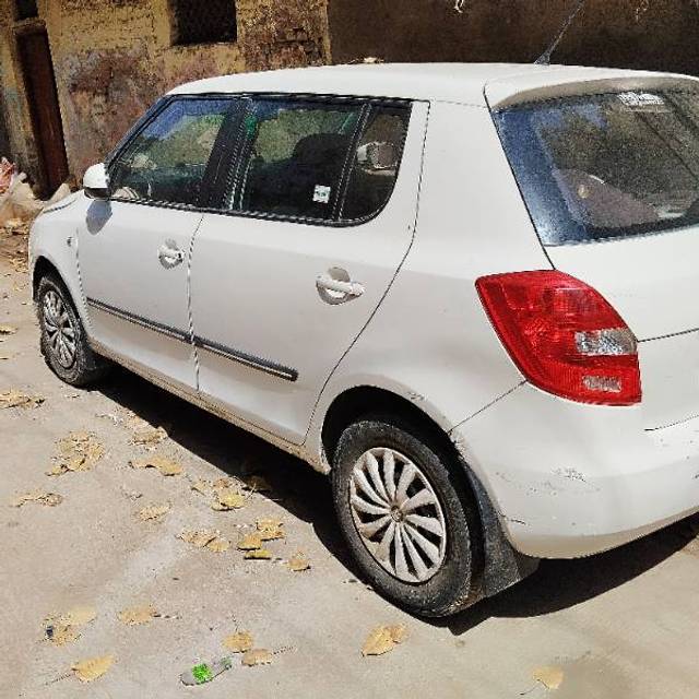 https://images10.gaadi.com/usedgaadi-sellcar/UsedCar/4045484f-c23e-49eb-8038-f95d15a360aa/05342790-a169-4f28-bc10-27f3d40fd3e5.jpg?imwidth=6402