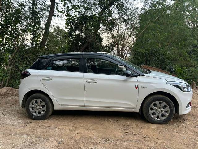 https://images10.gaadi.com/usedgaadi-sellcar/UsedCar/40514e07-bad2-44ad-9bdc-0fefde1e67e2/f1a7cf5f-8ea4-43b5-80b2-51fdffd1fd7f.jpg?imwidth=6401