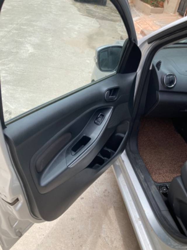 https://images10.gaadi.com/usedgaadi-sellcar/UsedCar/408b0afb-88f9-4477-91a9-aa373de74c1b/baa60fb0-cd38-45da-9da0-d9784041b9e6.jpeg?imwidth=6402