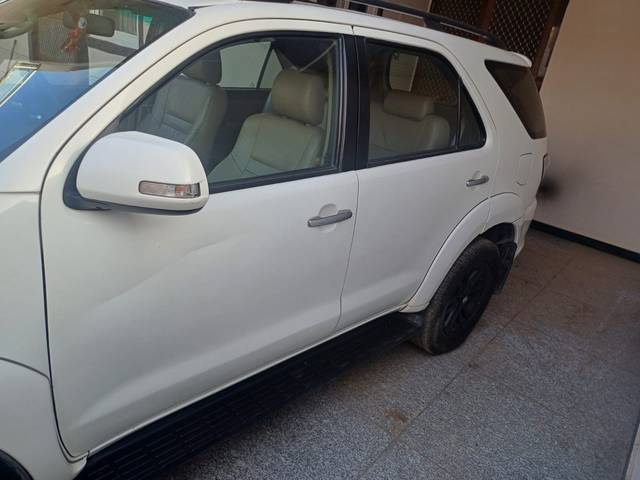 https://images10.gaadi.com/usedgaadi-sellcar/UsedCar/40b0efff-ba12-4174-9be9-f846d5908c64/49e02484-35a9-4a37-a3d2-b6a398b91591.jpg?imwidth=6400