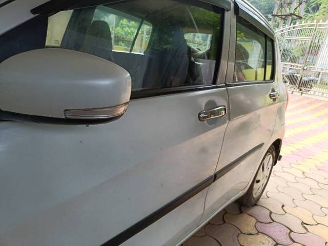 https://images10.gaadi.com/usedgaadi-sellcar/UsedCar/40cddda0-ded0-430c-a868-fa8ec5e40216/9f0525cb-032d-4dc9-a516-4ebdc4b65c86.jpg?imwidth=6402