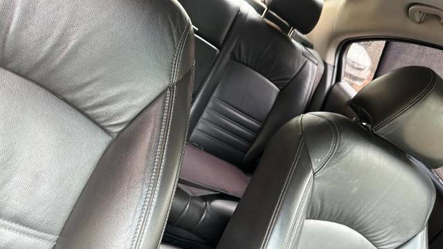 https://images10.gaadi.com/usedgaadi-sellcar/UsedCar/40ea788b-5a27-437b-8f28-46bb2450643d/c7140f7c-4b14-456e-b4be-5df84592b490.jpeg?imwidth=6402