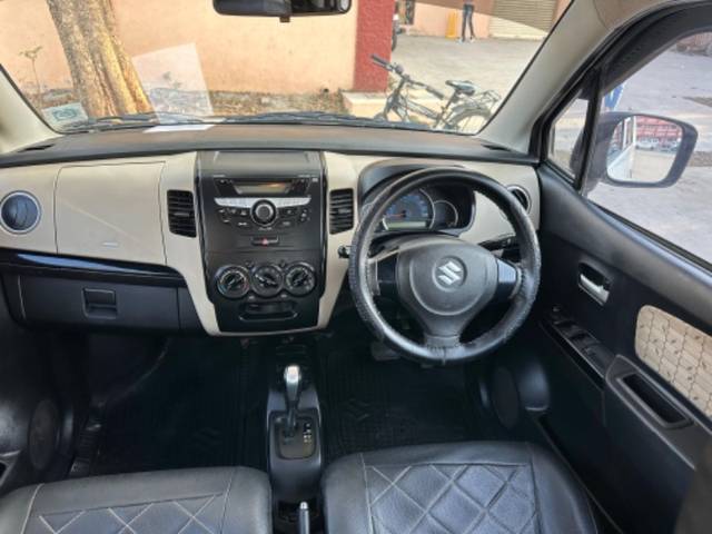 https://images10.gaadi.com/usedgaadi-sellcar/UsedCar/4124dd24-8961-4095-9311-7a3cde9c2958/e4e78073-42ab-41aa-8622-7d7675800c0b.jpg?imwidth=6401