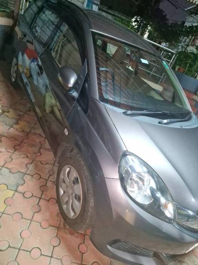 https://images10.gaadi.com/usedgaadi-sellcar/UsedCar/418c16d2-9acb-40b3-ba9e-2be575fc1a3c/fe3d828b-6d40-46a8-9c83-12de7542987c.jpg?imwidth=6402