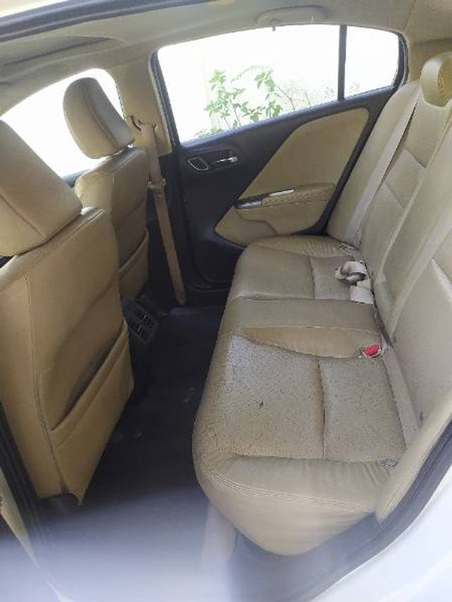 https://images10.gaadi.com/usedgaadi-sellcar/UsedCar/41b1eb50-8a81-48a8-b123-ee84dfaa7e3d/e64fd6df-9ad1-4077-8e9e-5825ead366e8.jpg?imwidth=6402