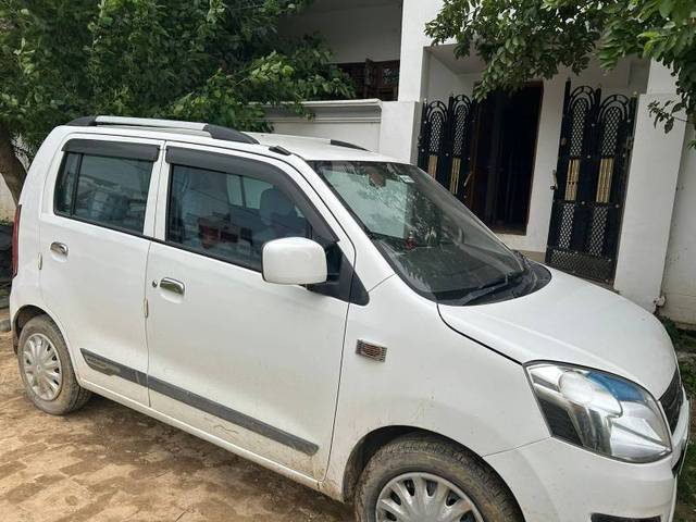 https://images10.gaadi.com/usedgaadi-sellcar/UsedCar/41ba8e9f-58f5-4cb9-990b-db37838c5002/65fecf03-a40d-4efa-9d1d-c4f0f51d7ad3.jpg?imwidth=6401