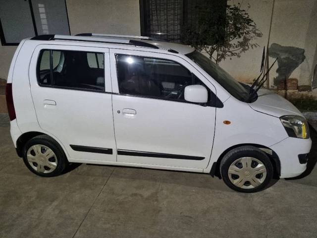 https://images10.gaadi.com/usedgaadi-sellcar/UsedCar/41bc3a39-a271-458e-bce5-ecca893b2495/688a0c77-688a-4682-a3a2-55570a2285ee.jpg?imwidth=6401