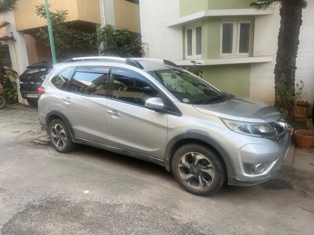 https://images10.gaadi.com/usedgaadi-sellcar/UsedCar/41f11f0c-6b87-4c2c-b323-a7394985e5bc/cce8861d-0e53-4b65-aa6d-14cedab53990.jpeg?imwidth=6400