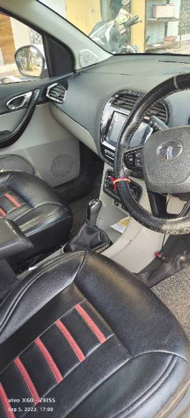 https://images10.gaadi.com/usedgaadi-sellcar/UsedCar/4200caf4-8a7a-4e34-a702-dbaebbe13ce9/0b00d81e-c7c8-4211-b8d6-4fbdce77e82a.jpg?imwidth=6402
