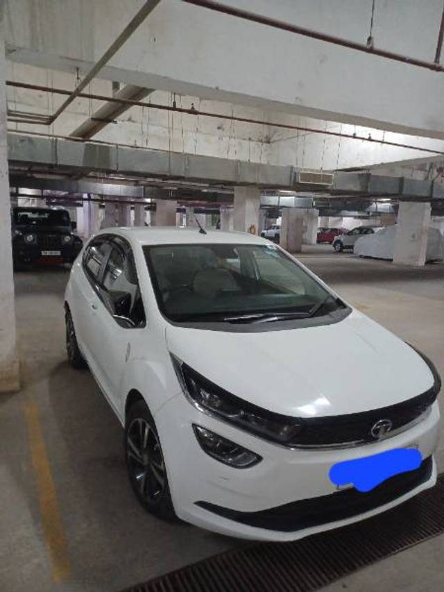 https://images10.gaadi.com/usedgaadi-sellcar/UsedCar/4215e619-6f96-411d-a280-53ed3a7d8a80/9044bea7-cb4b-40a8-ba97-e888ce440c3b.jpg?imwidth=6400
