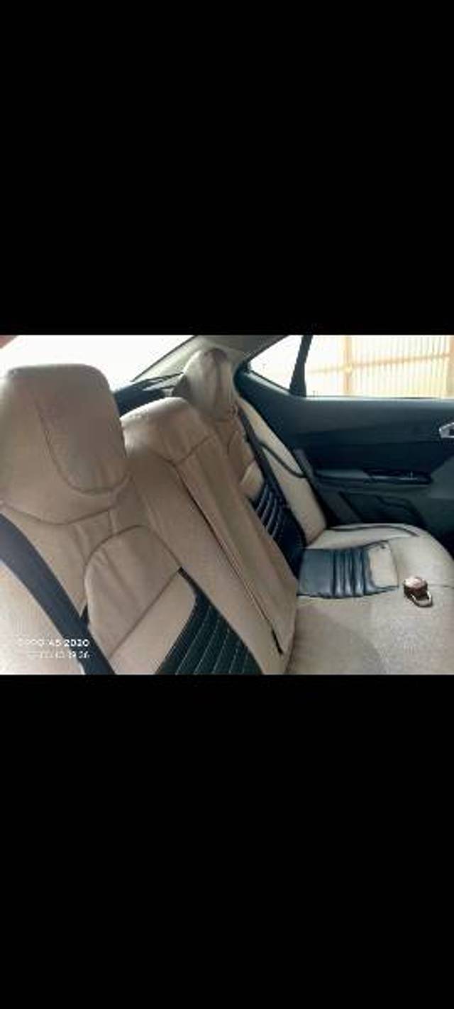 https://images10.gaadi.com/usedgaadi-sellcar/UsedCar/4215f33b-1359-48f7-b72b-fa8b2b124994/5be190fa-e985-4d51-bee1-9244970ffc1a.jpg?imwidth=6402