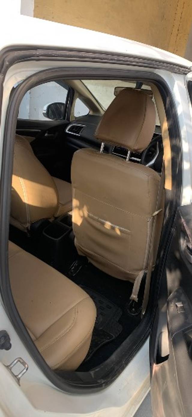 https://images10.gaadi.com/usedgaadi-sellcar/UsedCar/4234626c-ff42-4c8f-93c6-55e0d7ea8632/946cfcb4-8a2b-42f6-93d3-21e676fe77ac.jpeg?imwidth=6400