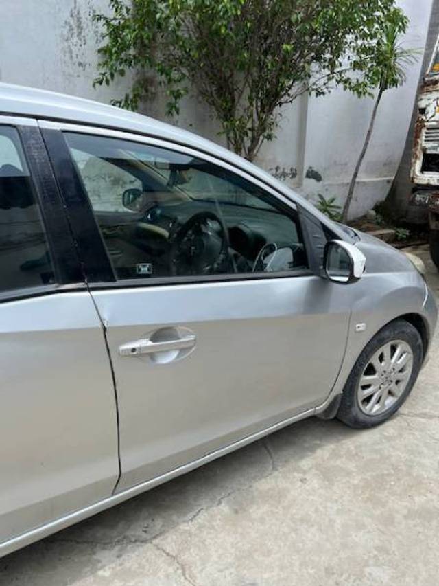 https://images10.gaadi.com/usedgaadi-sellcar/UsedCar/429a3453-035b-4cc8-b4cb-56cc4999a676/a5a32117-0fa3-45e3-aadb-d346977ee8b1.jpg?imwidth=6401