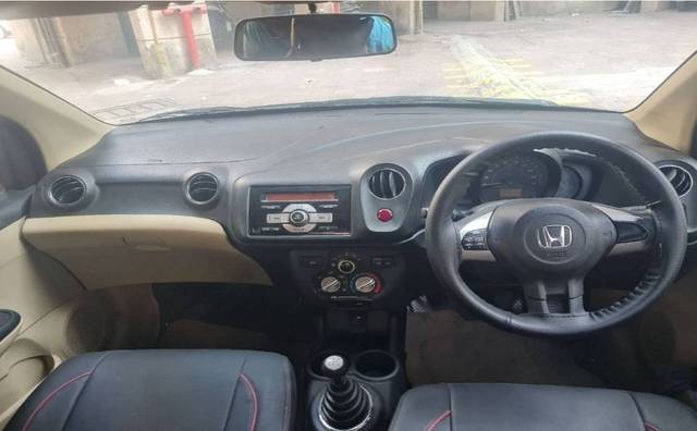 https://images10.gaadi.com/usedgaadi-sellcar/UsedCar/42a65b3e-cbff-4730-8d1a-40af8ce61c9b/ca986fb7-4756-4ae5-8348-501e6e870af6.jpg?imwidth=6402