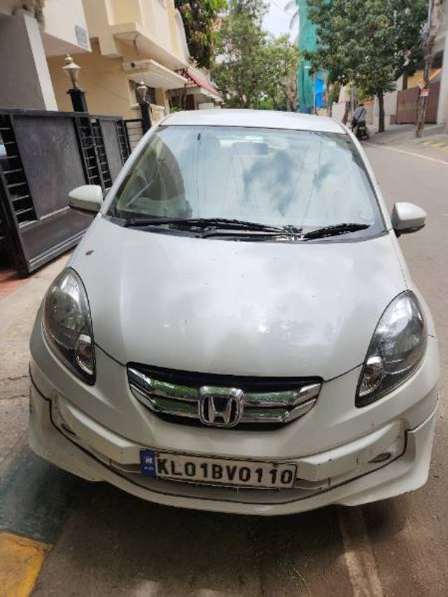 https://images10.gaadi.com/usedgaadi-sellcar/UsedCar/42c508c1-7acb-4c82-8b4d-9908802d3662/d582c5e6-68f6-4892-b6a3-5d352d37c6a6.jpg?imwidth=6400