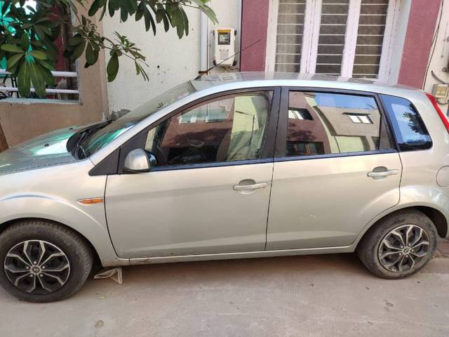 https://images10.gaadi.com/usedgaadi-sellcar/UsedCar/42ce2c27-a02f-4ef7-b2e4-1b3eb86ca3b4/c01d2663-e189-4653-9b99-00cf8627ea53.jpg?imwidth=6402