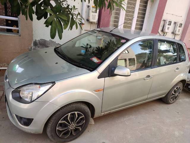 https://images10.gaadi.com/usedgaadi-sellcar/UsedCar/42ce2c27-a02f-4ef7-b2e4-1b3eb86ca3b4/e040301e-605a-4452-93e9-ebded2029e7a.jpg?imwidth=6400