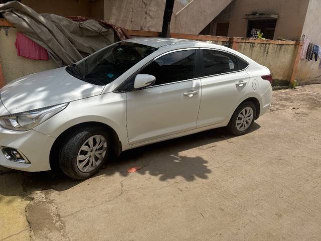 https://images10.gaadi.com/usedgaadi-sellcar/UsedCar/42f1401f-dd4f-4f5d-b538-dff1dcfaa87f/b66fade2-88b2-46ec-8582-9604abaa3cc3.jpg?imwidth=6400