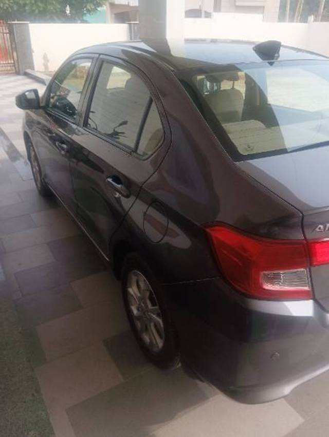 https://images10.gaadi.com/usedgaadi-sellcar/UsedCar/43cd51ab-8367-4147-9cce-40eb731fd6b2/5ad0976e-3c62-4dcf-b077-7141ac8ddfcf.jpg?imwidth=6400