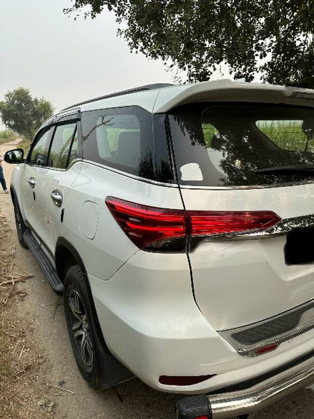 https://images10.gaadi.com/usedgaadi-sellcar/UsedCar/43e2a6cf-9a73-4750-8afa-168eedf55421/2075d62d-d2bd-4b0a-a37b-d6a36fa86eab.jpeg?imwidth=6402