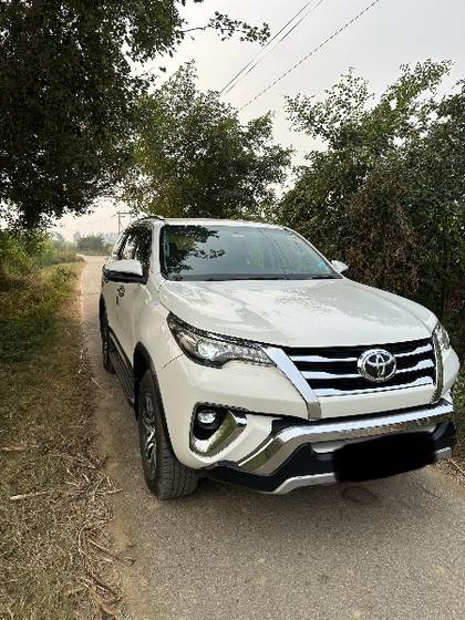Toyota Fortuner 2.8 2WD AT BSIV Toyota Fortuner 2.8 2WD AT BSIV