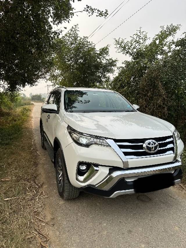 https://images10.gaadi.com/usedgaadi-sellcar/UsedCar/43e2a6cf-9a73-4750-8afa-168eedf55421/565ea541-657b-46a9-a44a-20bca0760edb.jpeg?imwidth=6400