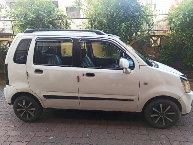 https://images10.gaadi.com/usedgaadi-sellcar/UsedCar/43e574de-e3e7-4519-8500-be0a008250d4/4a15d11d-6cda-49dc-9848-bb559d6533b1.jpeg?imwidth=6401