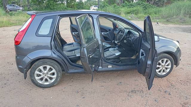 https://images10.gaadi.com/usedgaadi-sellcar/UsedCar/4401465b-8bbc-4460-b037-d8d9f464c839/45d2124e-3d5e-4f0c-880f-8b0a77f8ef82.jpg?imwidth=6402