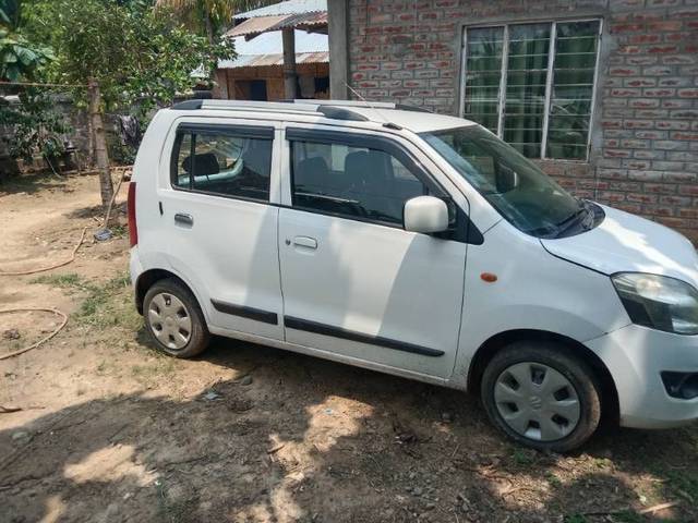 https://images10.gaadi.com/usedgaadi-sellcar/UsedCar/440c43af-f6cc-4ab1-8fa3-5c4d5e55ac1f/80874451-36f7-401f-aae9-8f6054ac9412.jpg?imwidth=6400