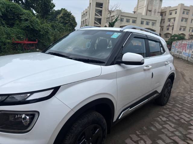 https://images10.gaadi.com/usedgaadi-sellcar/UsedCar/443e384f-b74f-4e16-b83b-357035c5d268/8ceb3899-80cd-4b89-85c3-85d61ceb8530.jpeg?imwidth=6400