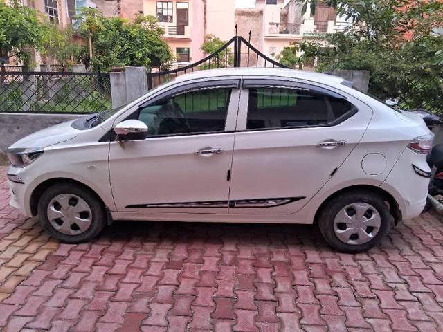 https://images10.gaadi.com/usedgaadi-sellcar/UsedCar/44ea78d3-8185-4779-b717-c172b74c2d05/686d8760-0f01-46ac-9dcc-93a585e17fdf.jpg?imwidth=6400