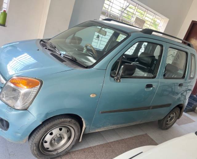 https://images10.gaadi.com/usedgaadi-sellcar/UsedCar/45435b8e-3846-4855-b84f-592d951e860f/6f5bdf35-d7f3-4796-a29a-29d9d47fd7c2.jpeg?imwidth=6401