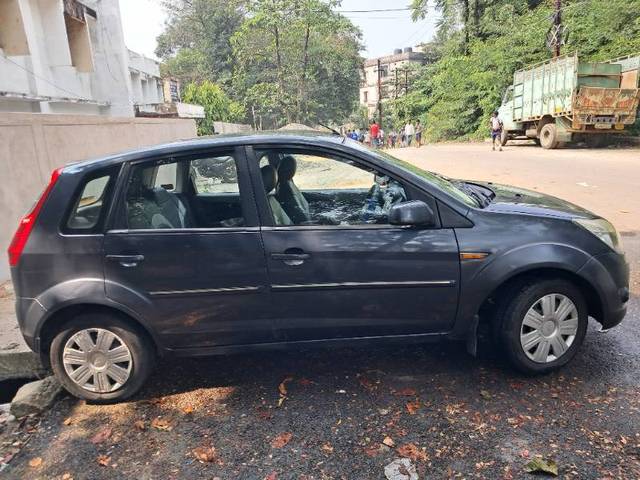 https://images10.gaadi.com/usedgaadi-sellcar/UsedCar/4579aa1e-4df4-4251-8995-8d27ad3a7609/61e90a8c-604e-4588-ae13-49488f04a341.jpg?imwidth=6400