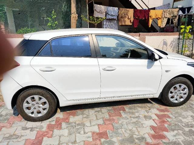 https://images10.gaadi.com/usedgaadi-sellcar/UsedCar/45e47314-ee9e-4992-8d07-2a882816ff05/478f66e4-4462-4d27-a976-8e83e596498e.jpg?imwidth=6402