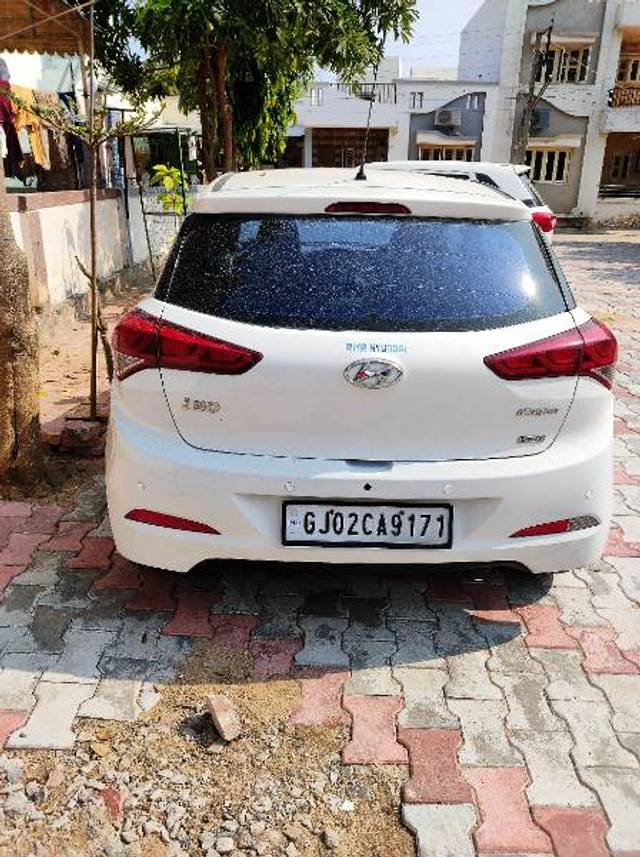 https://images10.gaadi.com/usedgaadi-sellcar/UsedCar/45e47314-ee9e-4992-8d07-2a882816ff05/de2d2e74-18ed-4afb-910b-fdb824b20cd5.jpg?imwidth=6401