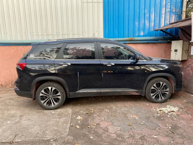 https://images10.gaadi.com/usedgaadi-sellcar/UsedCar/461281bd-b117-4263-ba4f-253722e15e37/512ad592-179a-4ff0-8645-063e49f63c07.jpeg?imwidth=6400